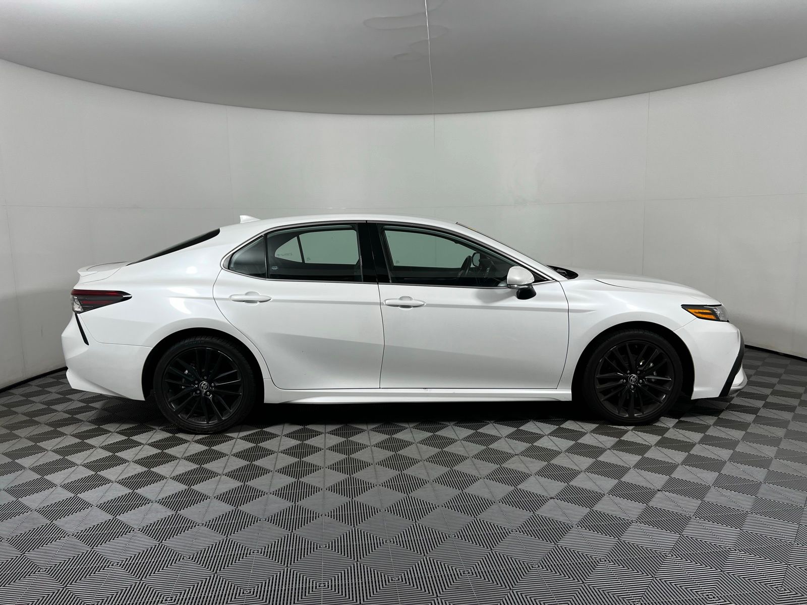 2019 Toyota Camry XSE 4