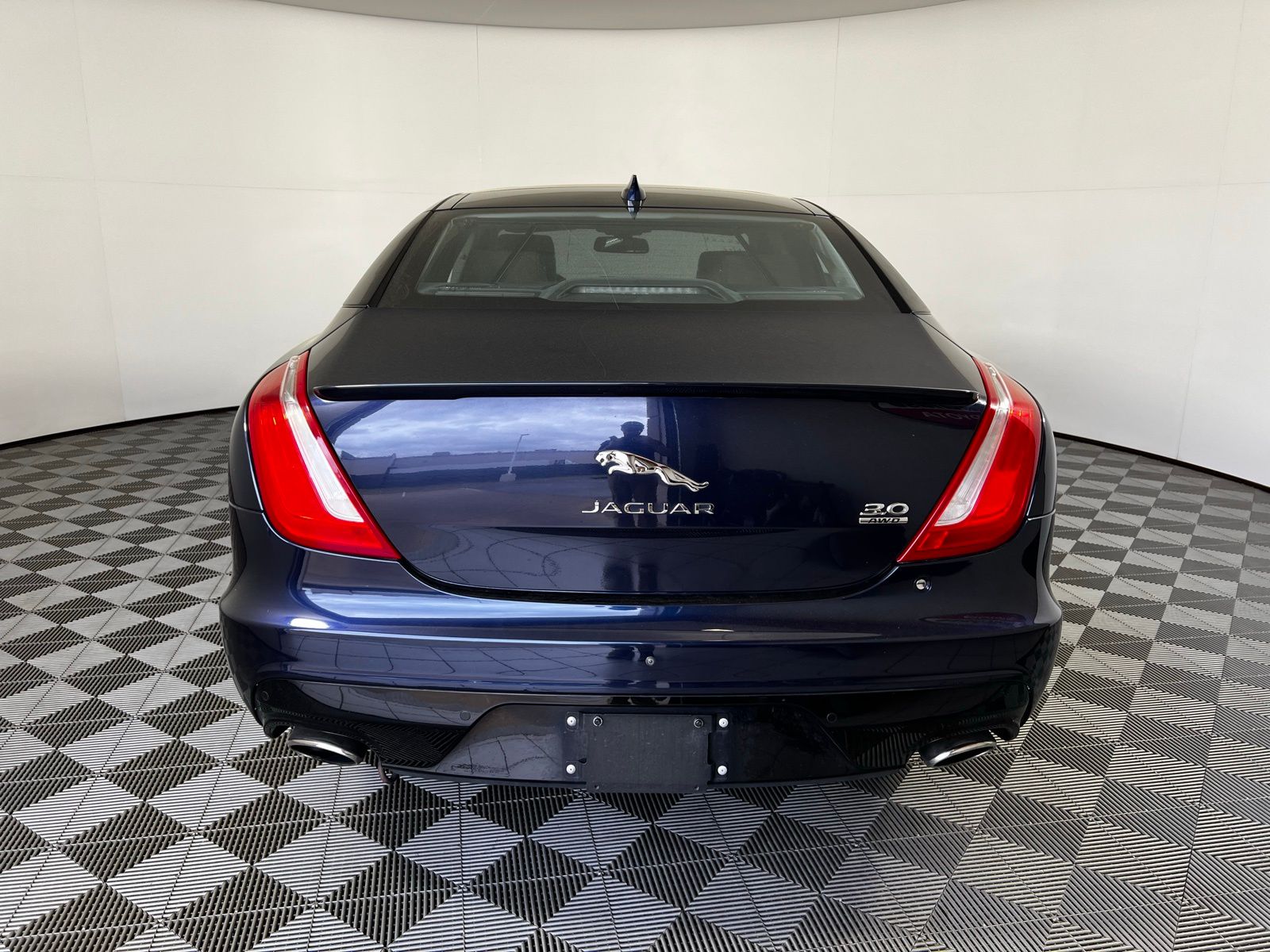 Thumbnail: 2016 Jaguar XJ - 6