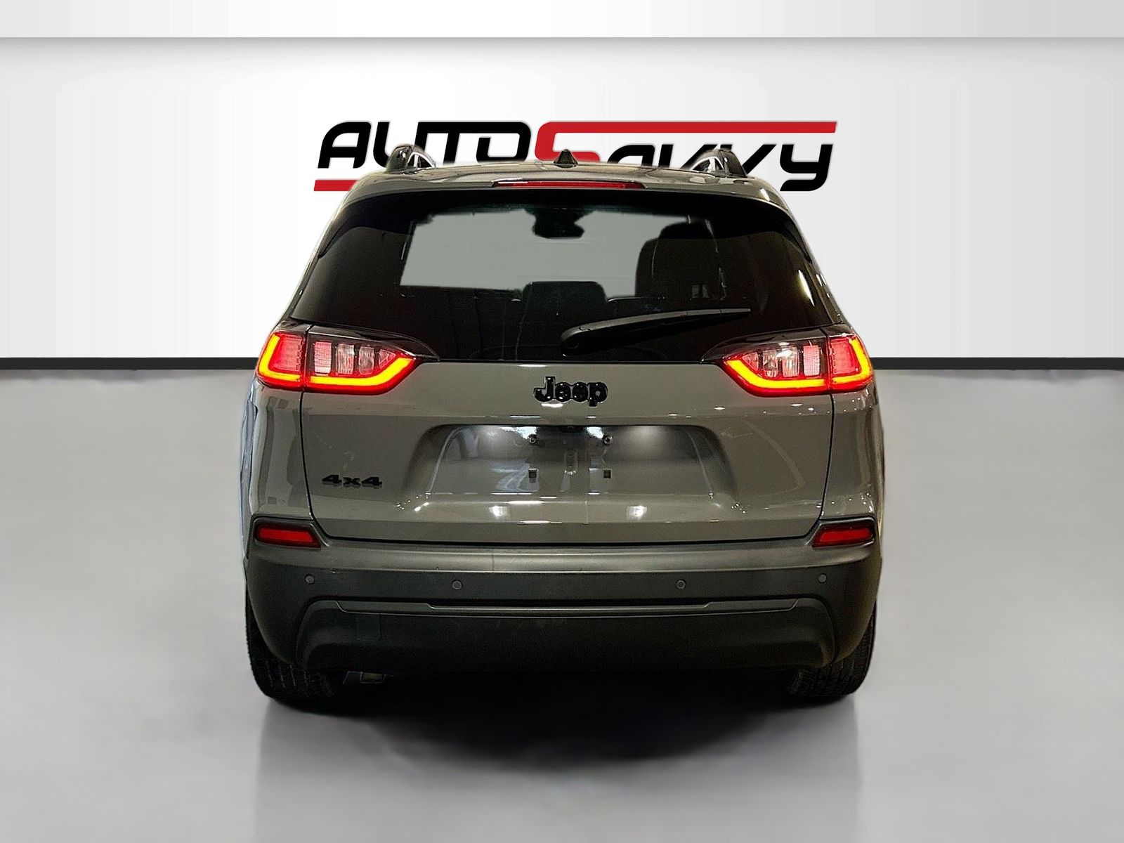 Used 2023 Gray Jeep Altitude image 6