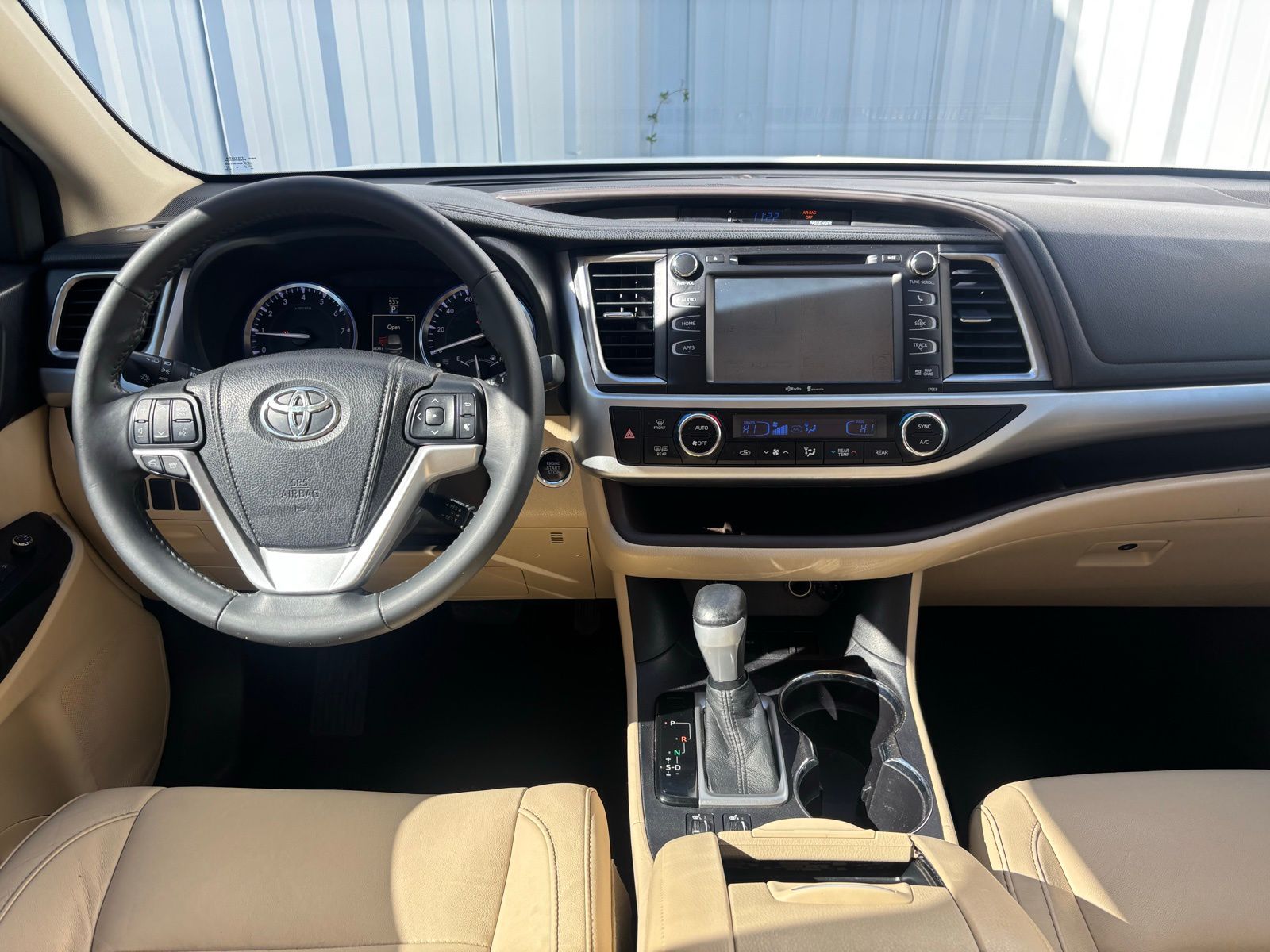 Used Car 2015 Toyota Highlander  Xle V6 For Sale Under $20,000 In Austin, Texas