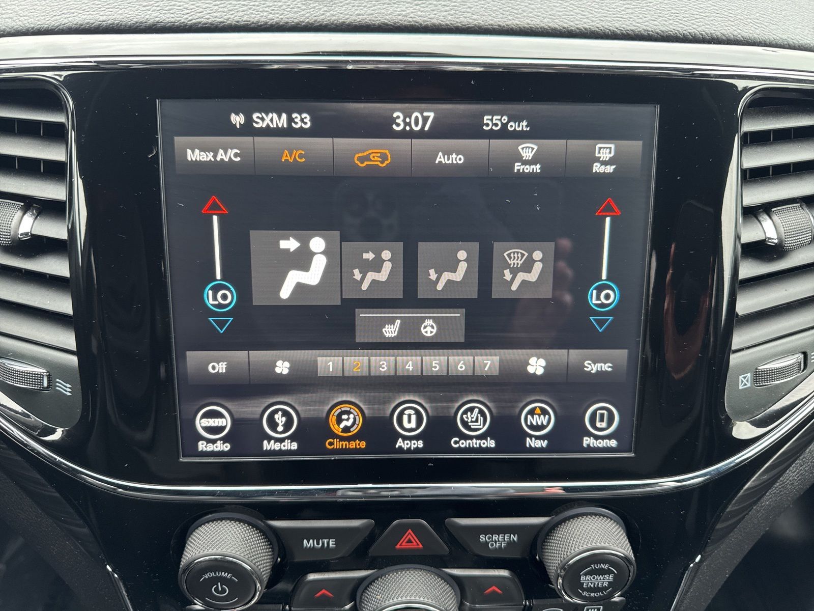 Used 2019 Velvet Red Pearlcoat Jeep Altitude image 9
