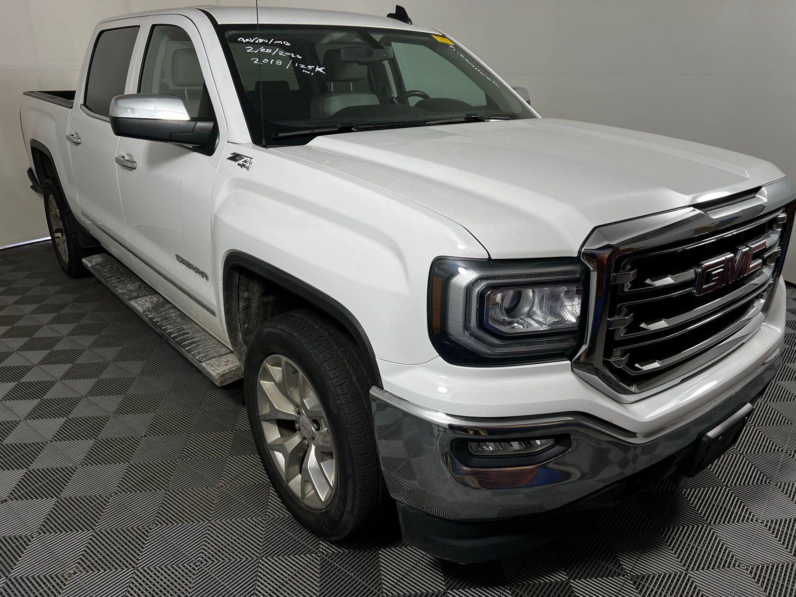Thumbnail: 2018 GMC Sierra 1500 - 3