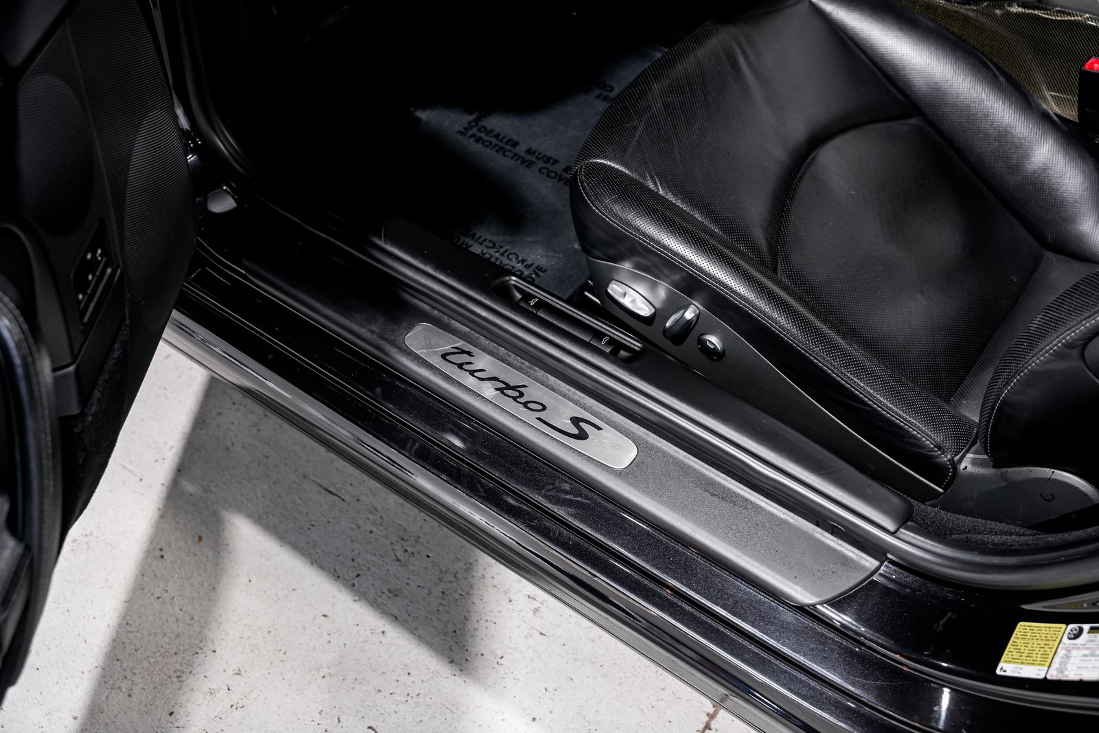 2011 Porsche 911 Turbo S — photo 25