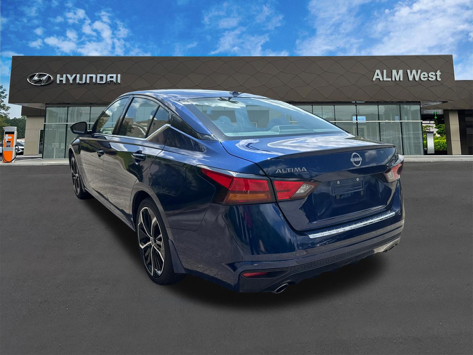 Used 2023 Blue Nissan 2.5 SR image 7