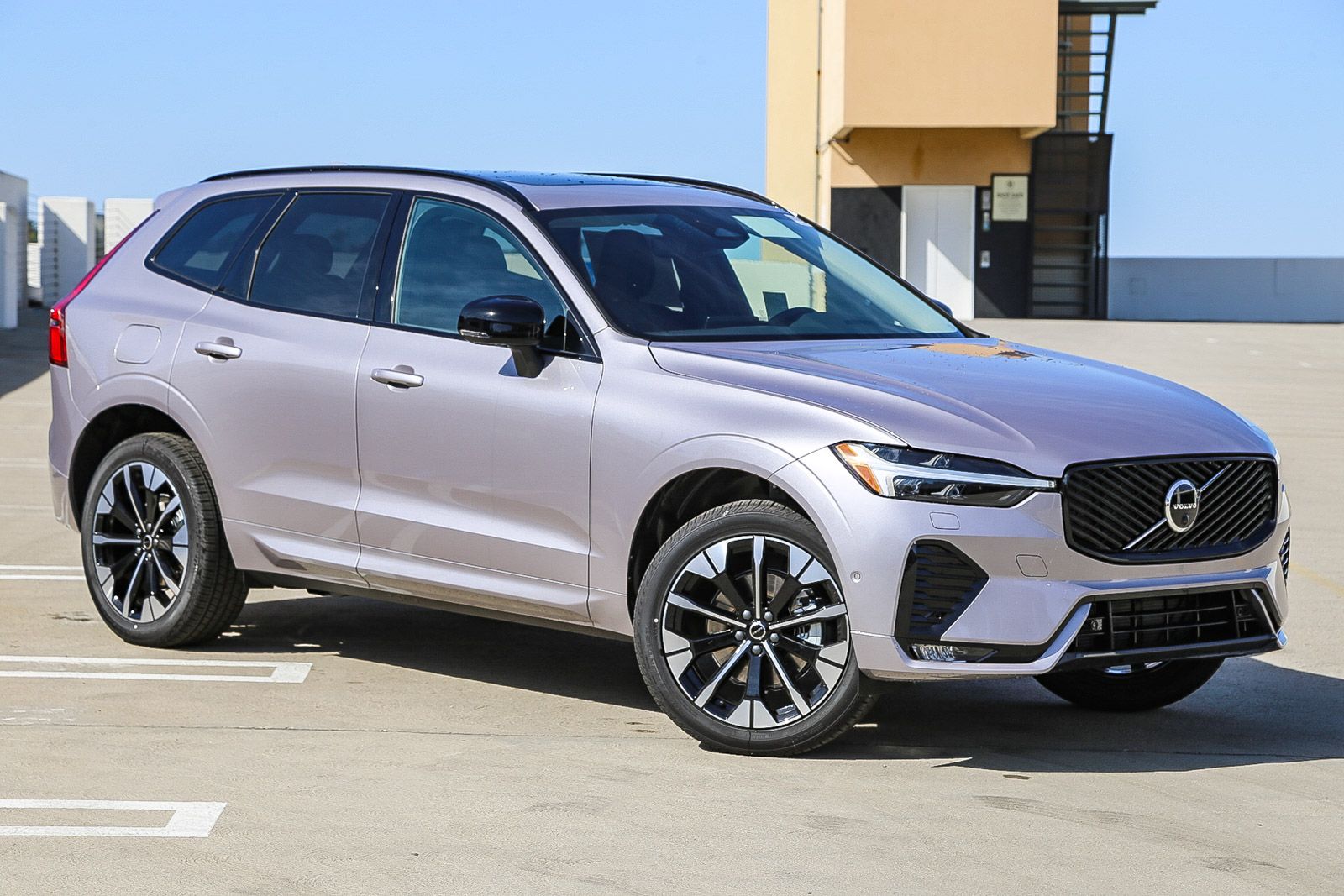 2026 Volvo XC60 B5 Plus