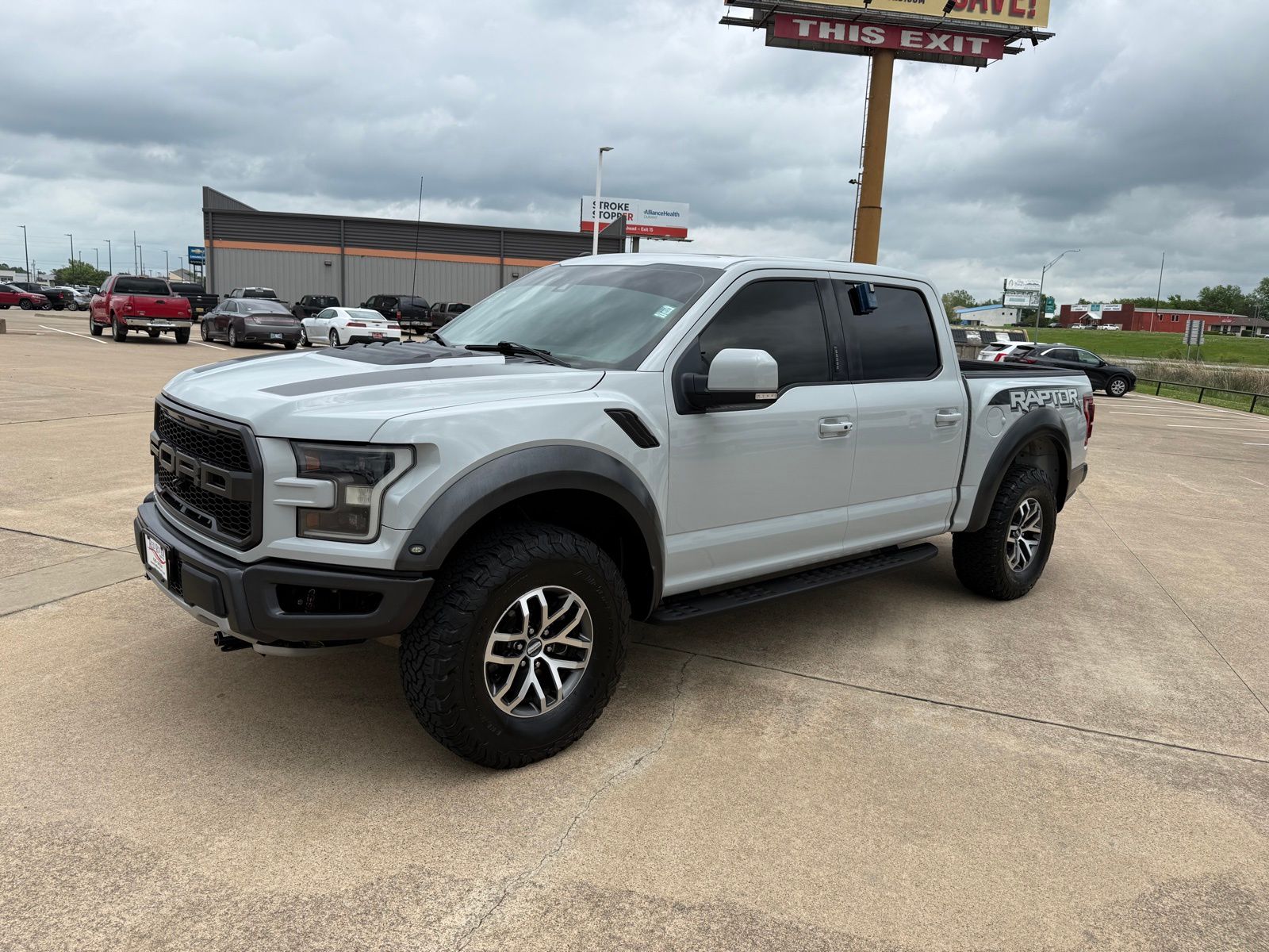 Avalanche 2017 Ford F-150 Raptor SuperCrew 4WD Pickup Truck Four-Wheel Drive Automatic