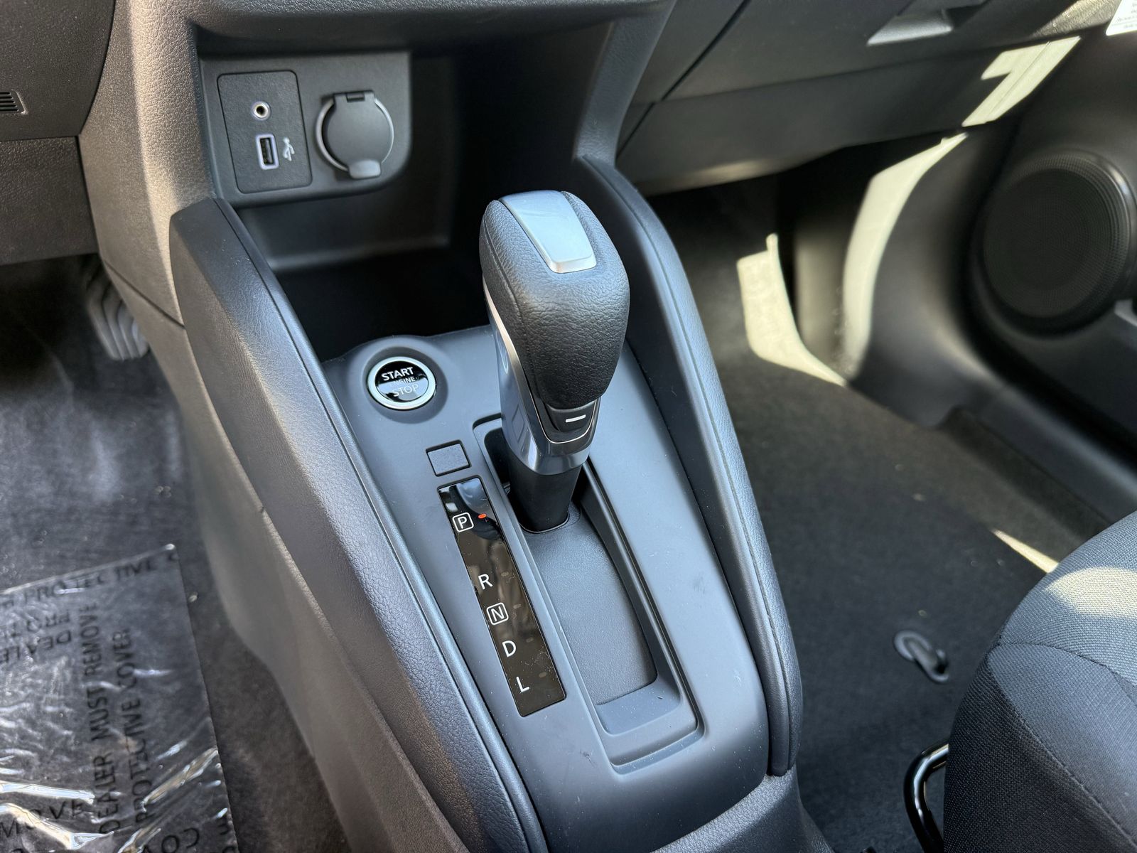 2025 Nissan Kicks Play S photo 8