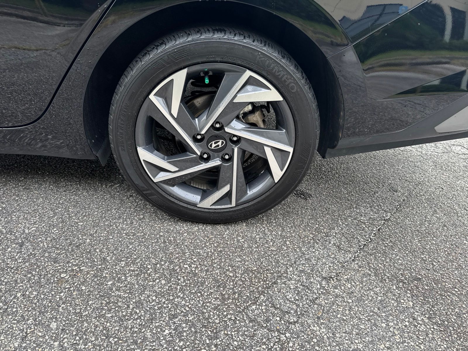 Used 2025 Black Hyundai SEL Sport image 9