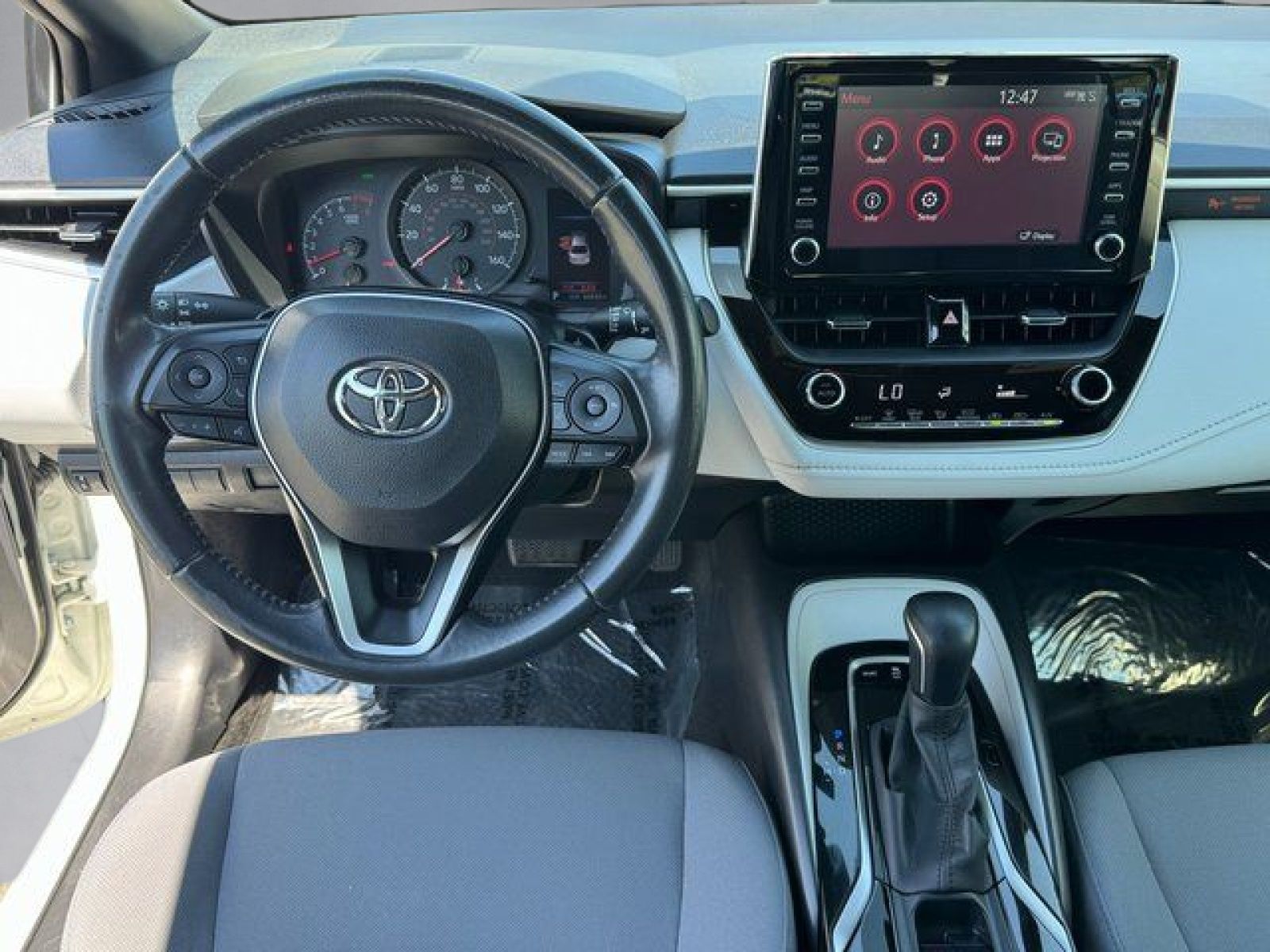 Used 2020 White Toyota SE image 3