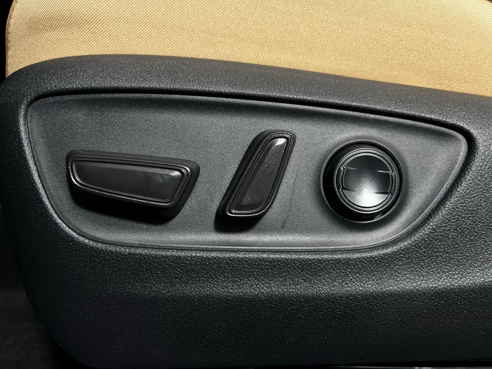 Thumbnail: 2025 Toyota RAV4 - 11