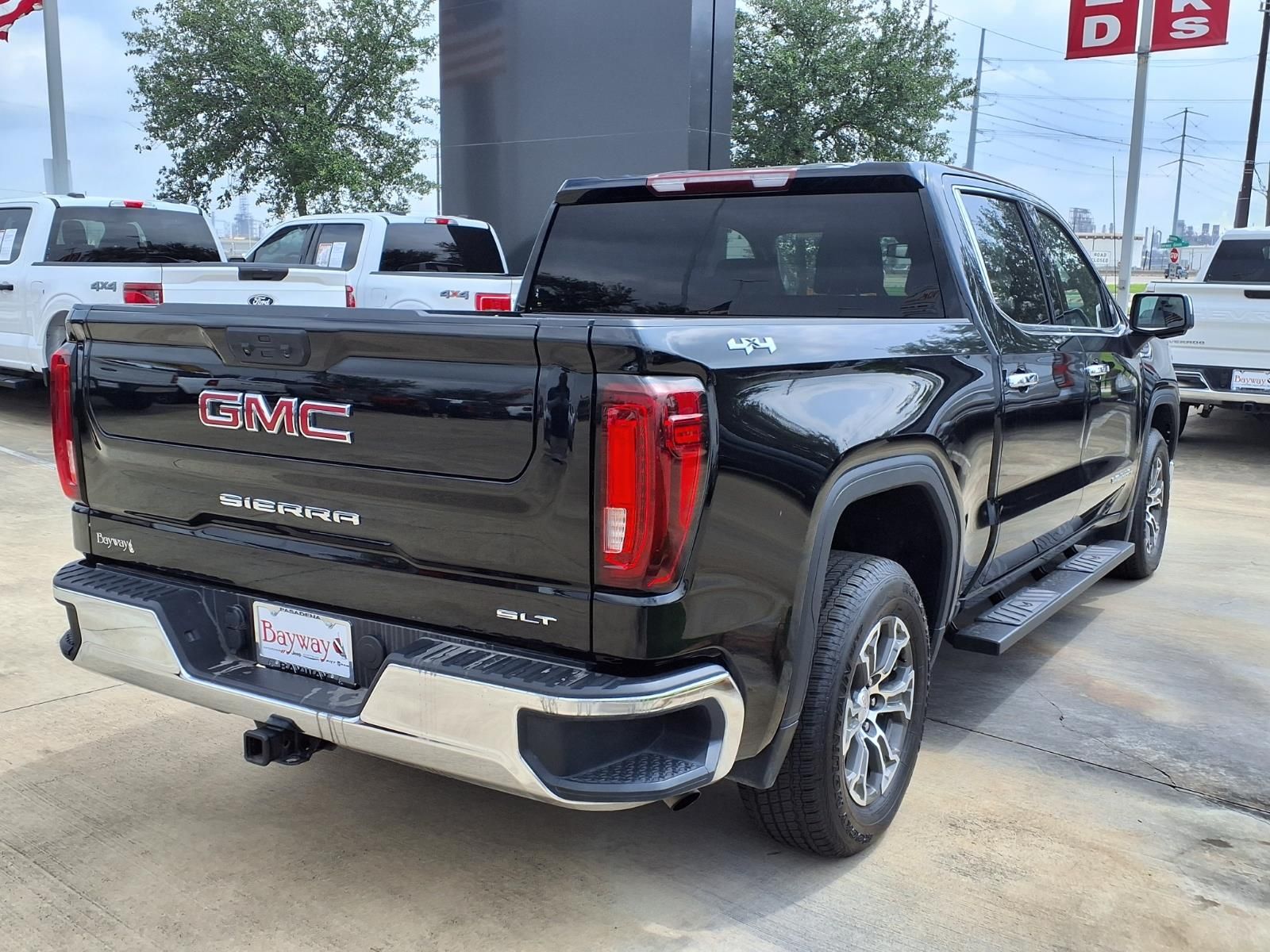 2025 GMC Sierra 1500 SLT - 4