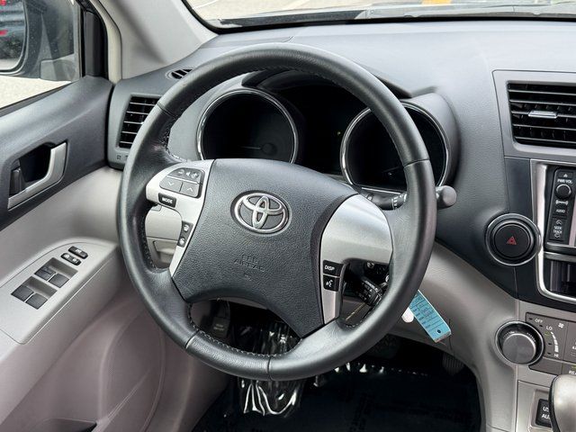 Used 2013 Magnetic Gray Metallic Toyota SE image 18