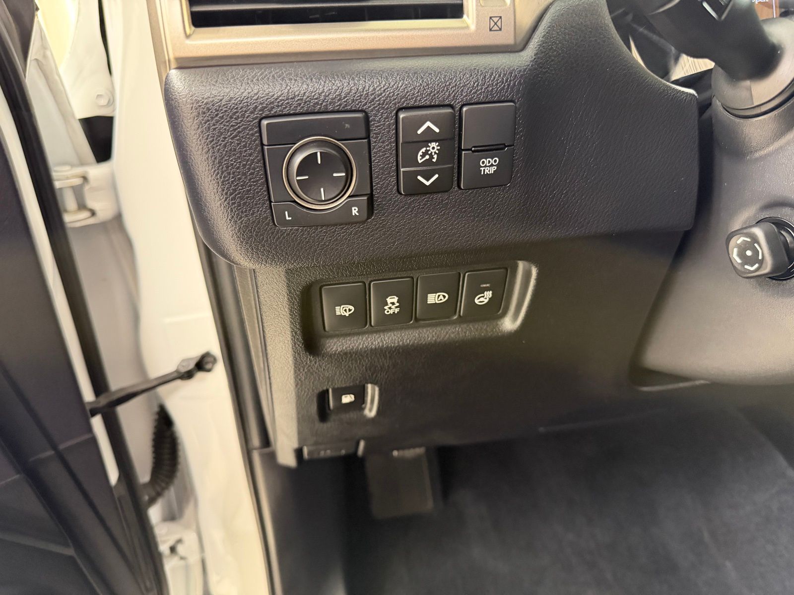Used 2021  Lexus 460 image 23