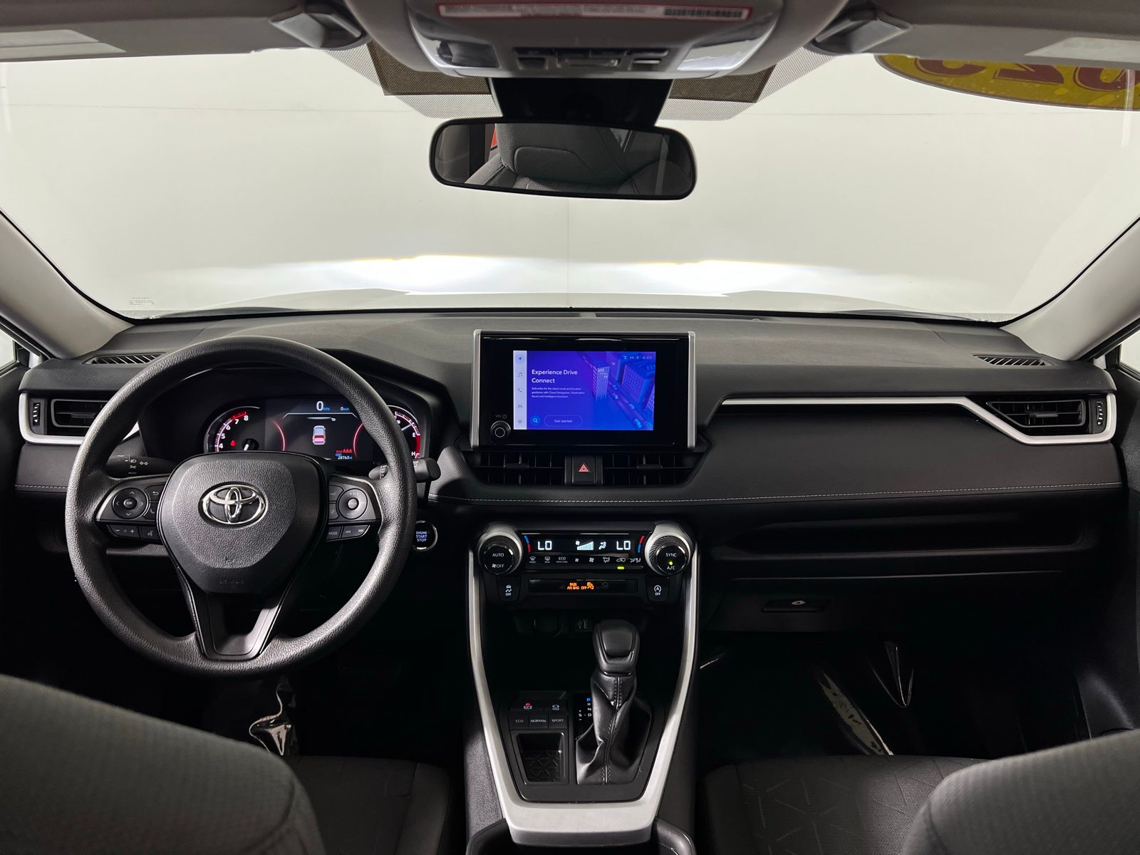 2023 Toyota RAV4 XLE 24