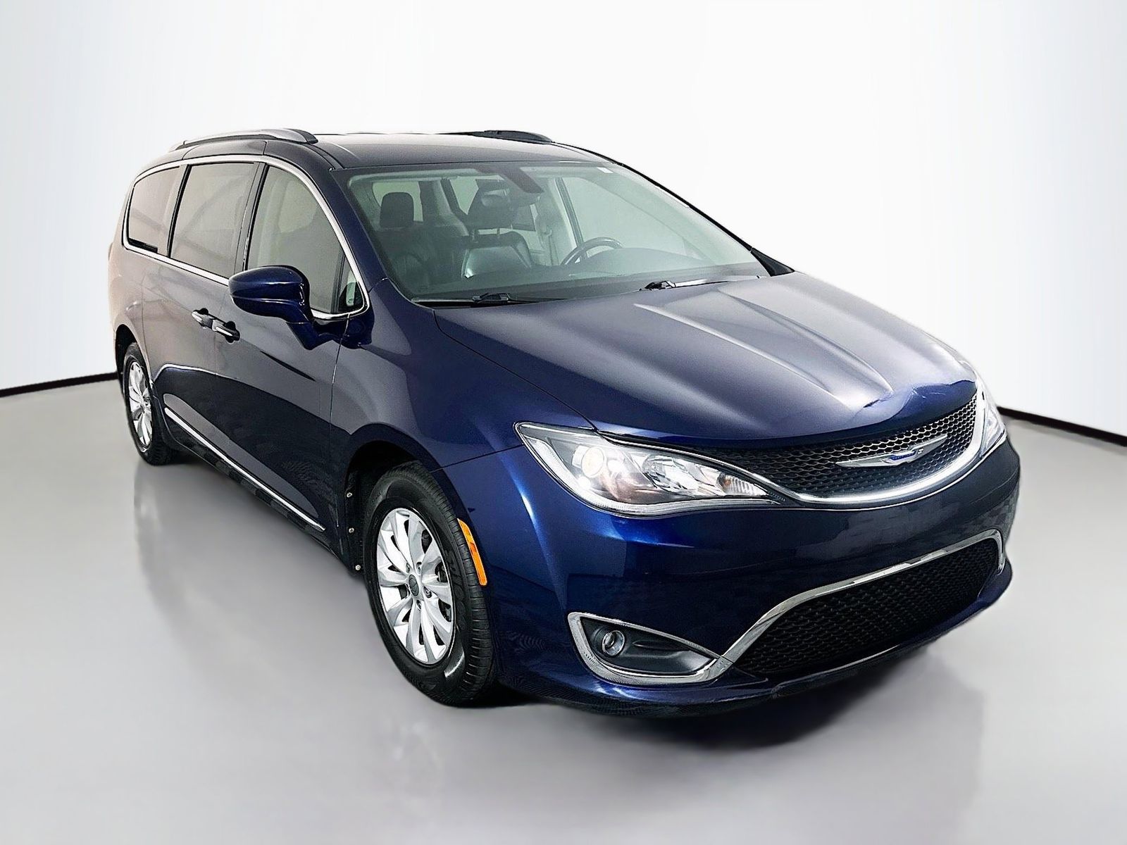 Blue Pearl 2018 Chrysler Pacifica Touring L FWD Minivan Front-Wheel Drive 9-Speed Automatic