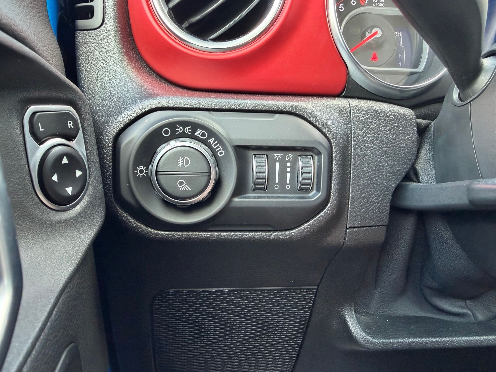 2021 Jeep Gladiator image 27