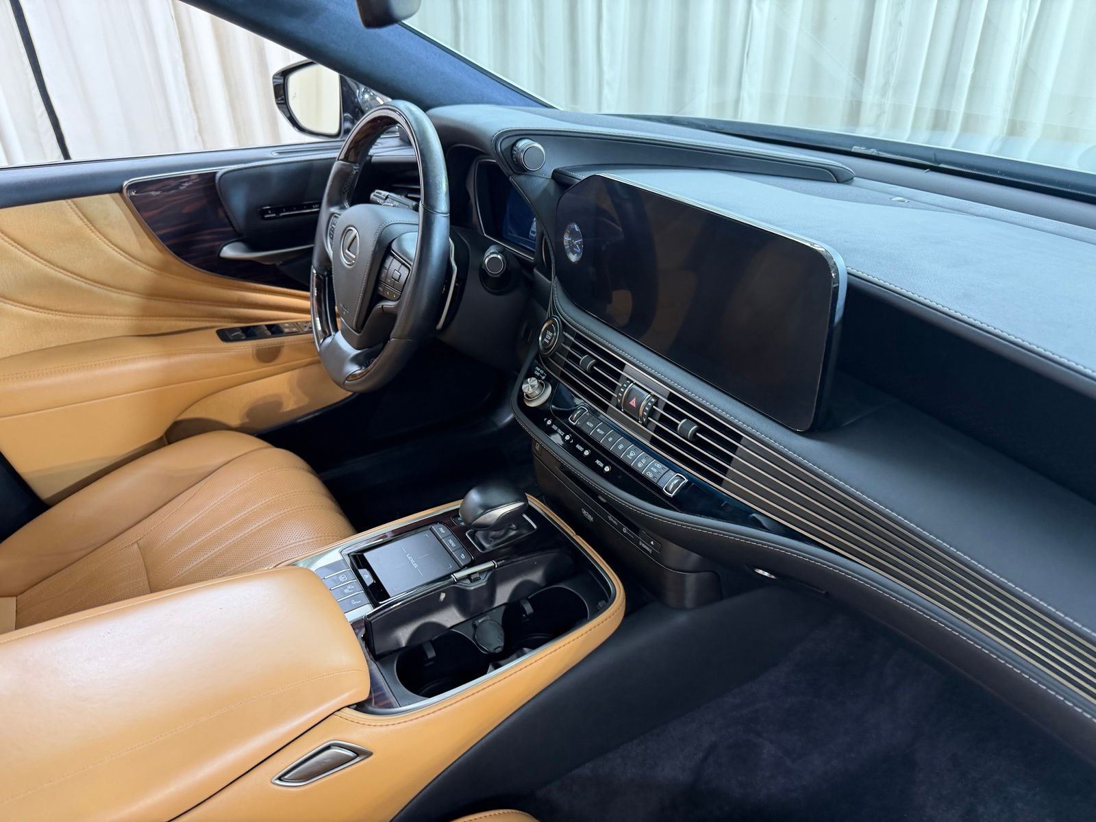 Used 2021 Silver Lexus 500 AWD image 37