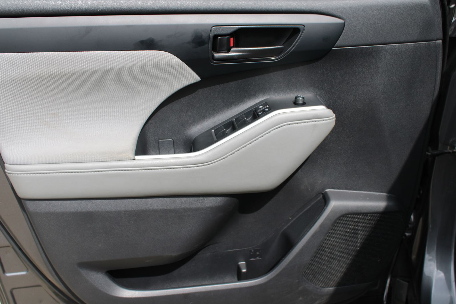 Used 2023 Gray Toyota LE image 8