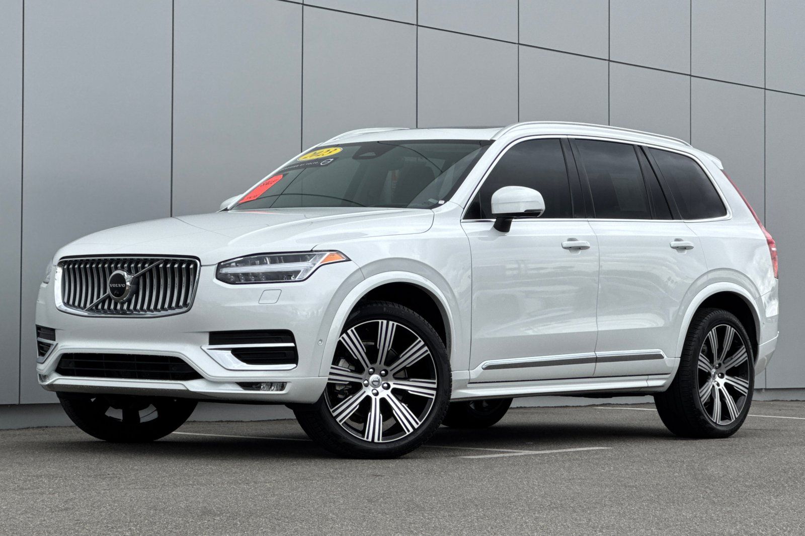 Crystal White 2023 Volvo XC90 B6 Ultimate Bright Theme 6-Passenger AWD SUV / Crossover All-Wheel Drive Automatic