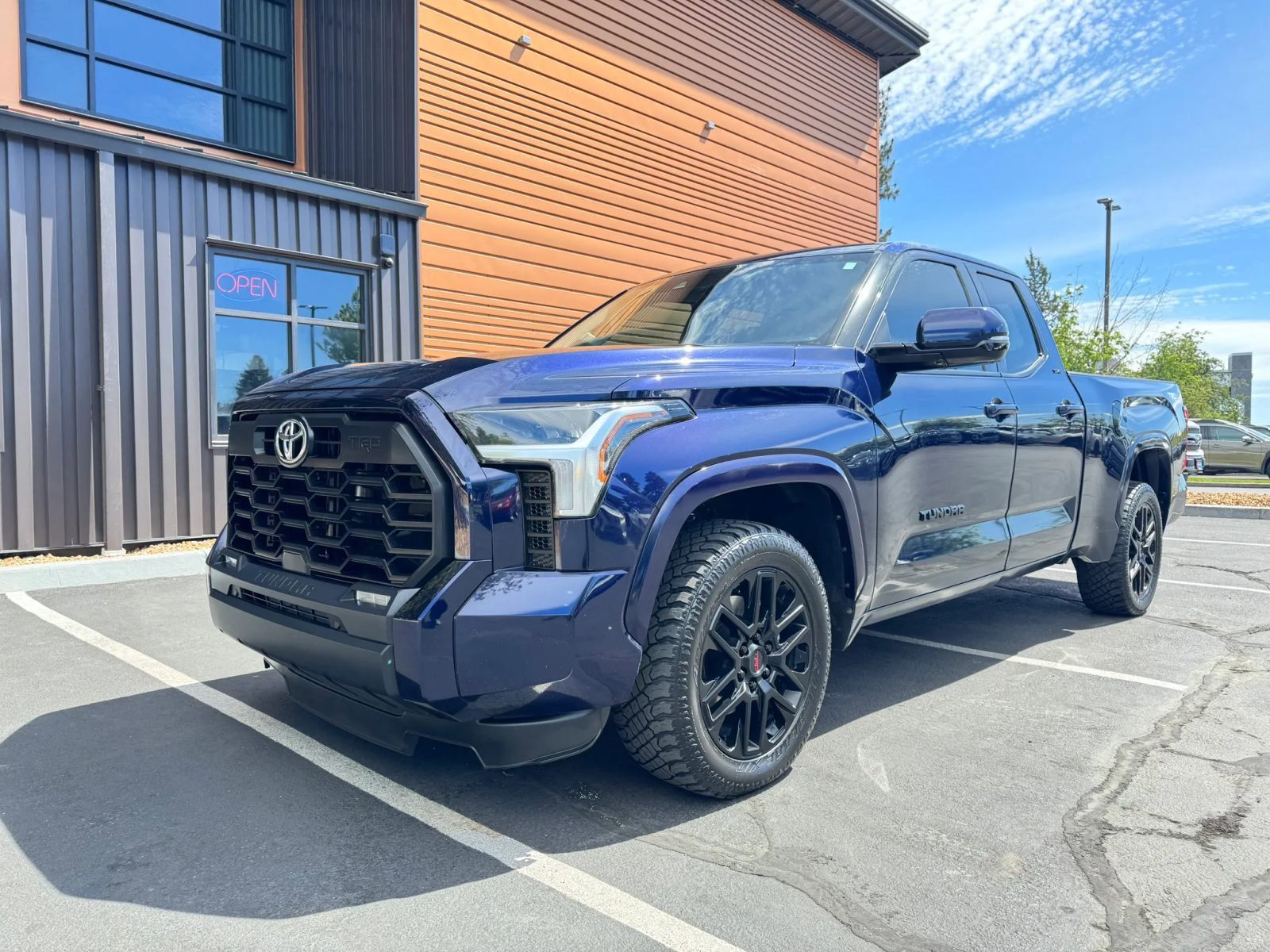 Blueprint 2022 Toyota Tundra SR5 Double Cab 4WD Pickup Truck Four-Wheel Drive Automatic