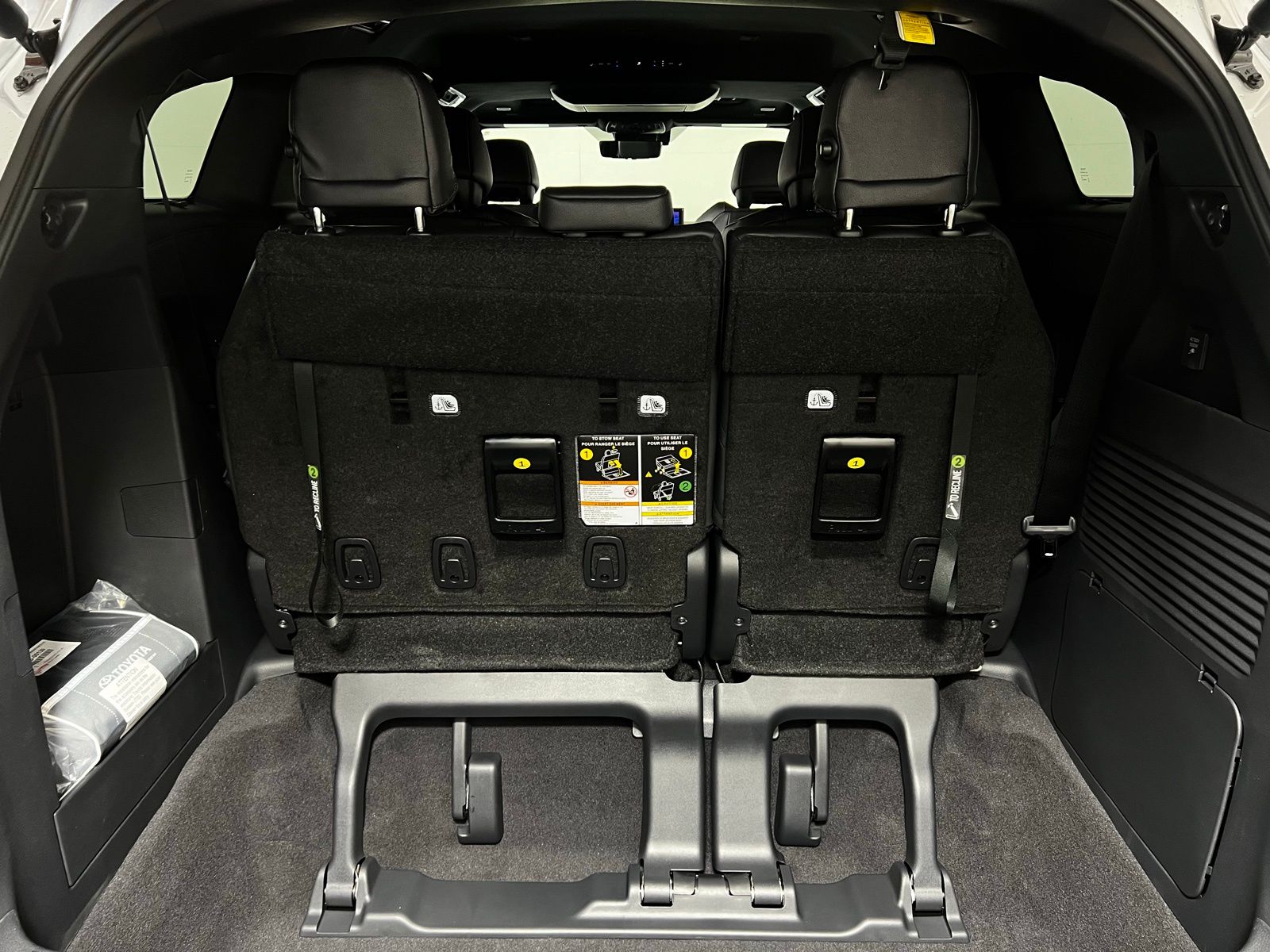 2025 Toyota Sienna Platinum 27