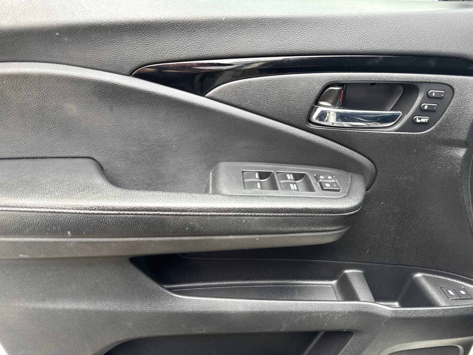 Used 2017 White Diamond Pearl Honda Touring image 23