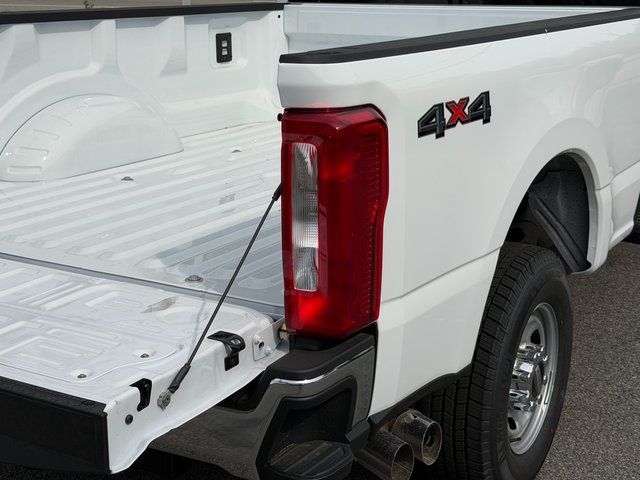 New 2026 Oxford White Ford XL image 16