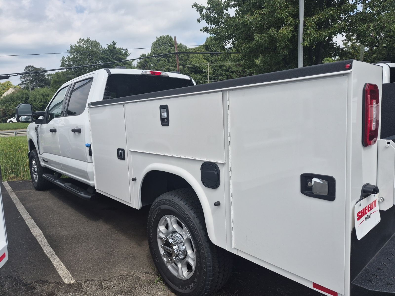 New 2026 Oxford White Ford XLT SERVICE BODY image 5