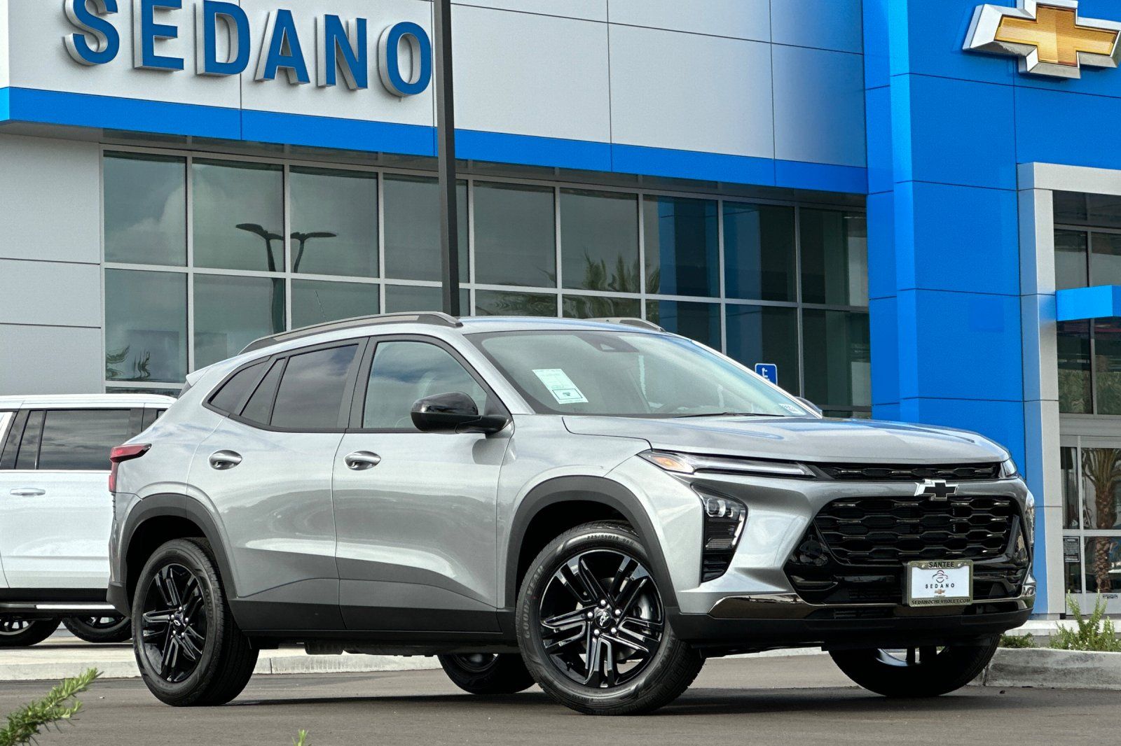 View vehicle photo 2