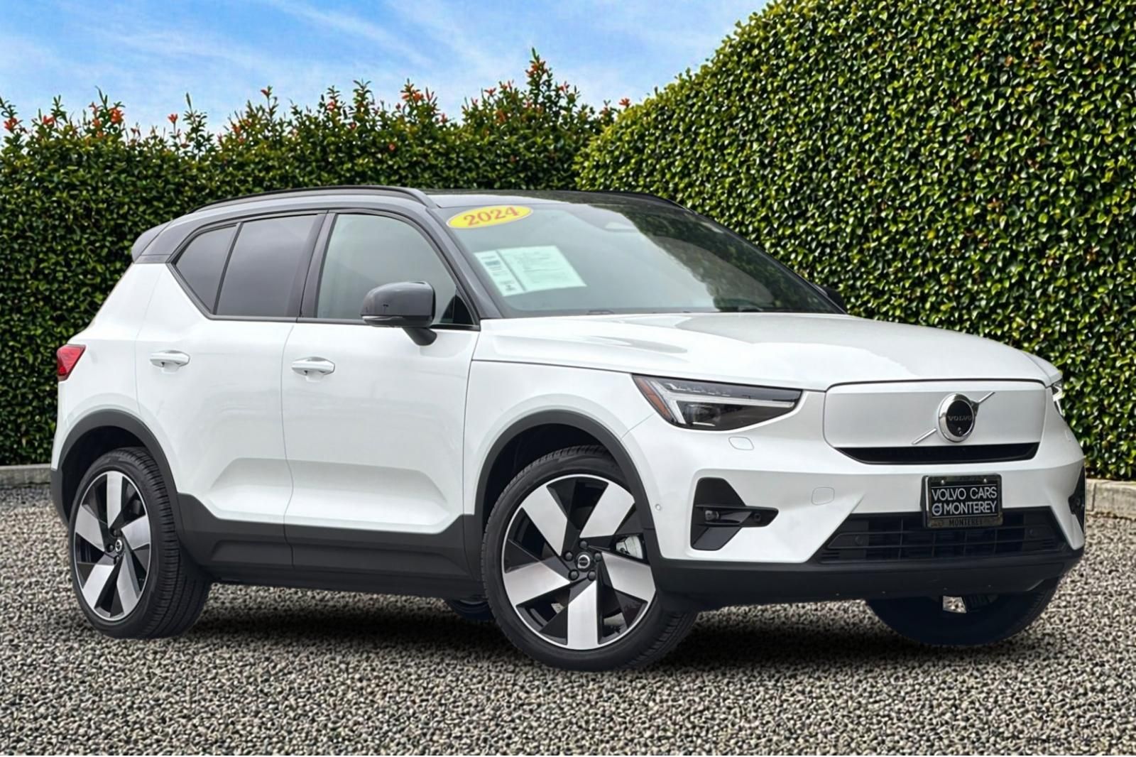 Crystal White 2024 Volvo XC40 Recharge Twin Ultimate eAWD SUV / Crossover All-Wheel Drive 1-Speed Automatic