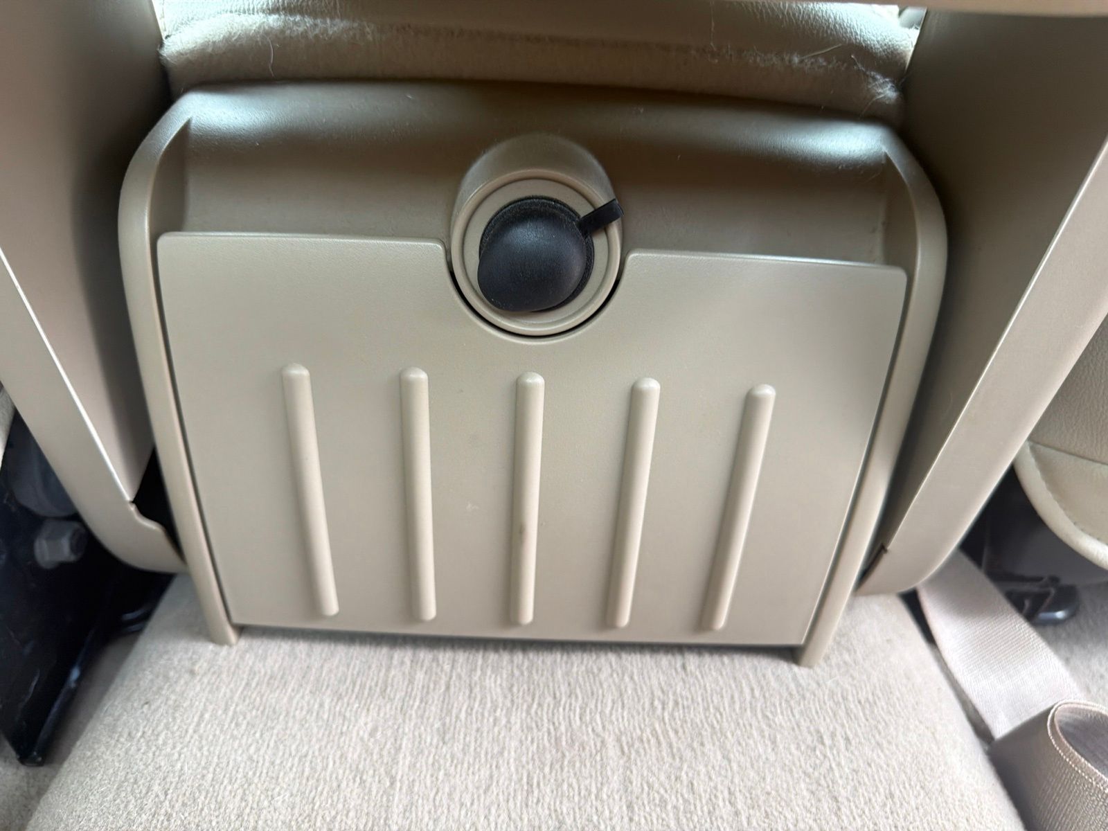Used 2004  Ford Lariat image 26