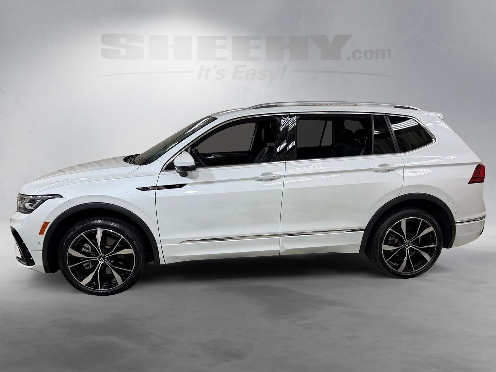 Used 2022  Volkswagen 2.0T SEL R-Line image 16