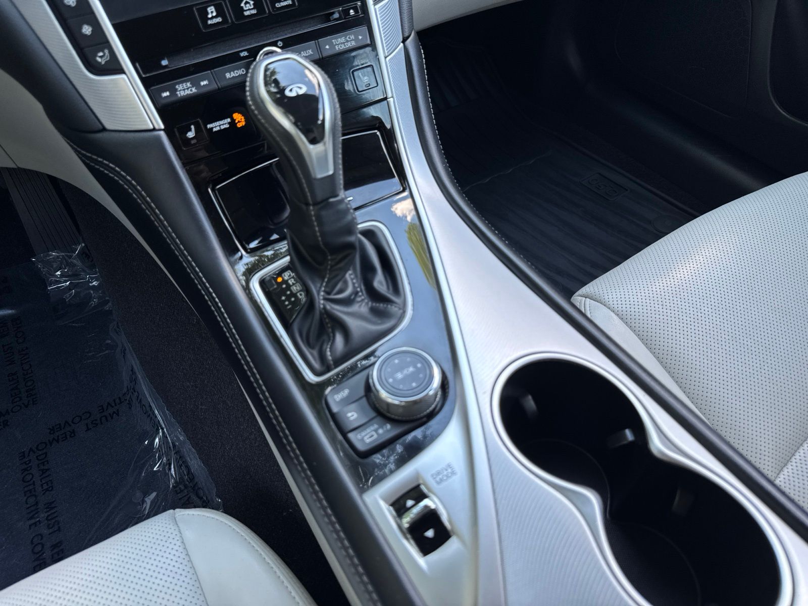 Used 2022 Grand Blue INFINITI LUXE image 20