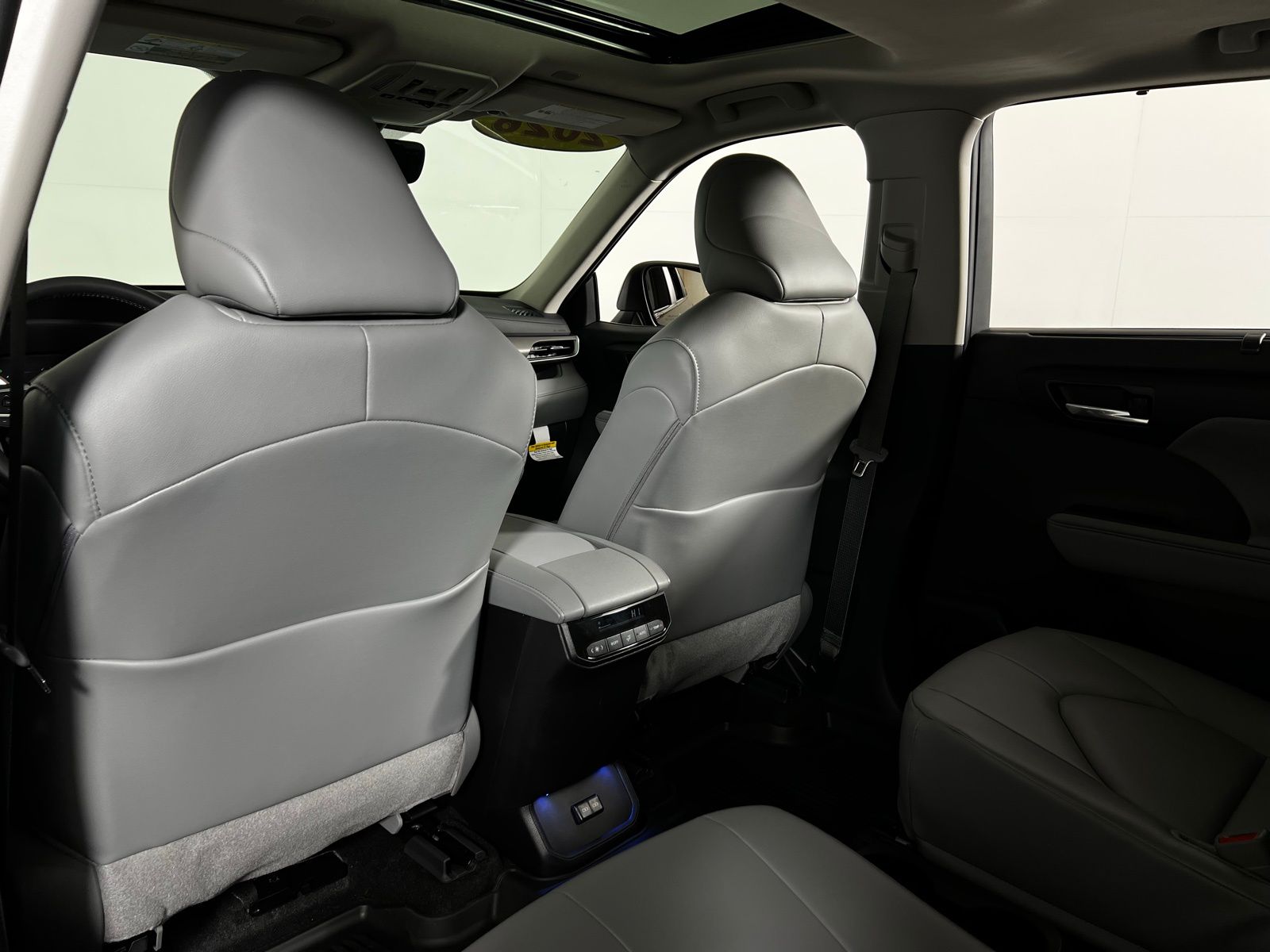 Thumbnail: 2026 Toyota Highlander - 22