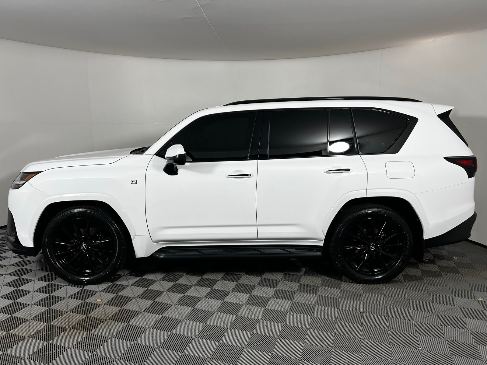 Thumbnail: 2024 Lexus LX - 8