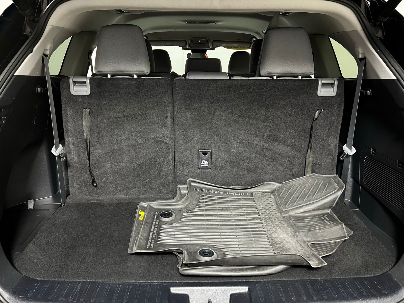 Thumbnail: 2023 Toyota Highlander - 24