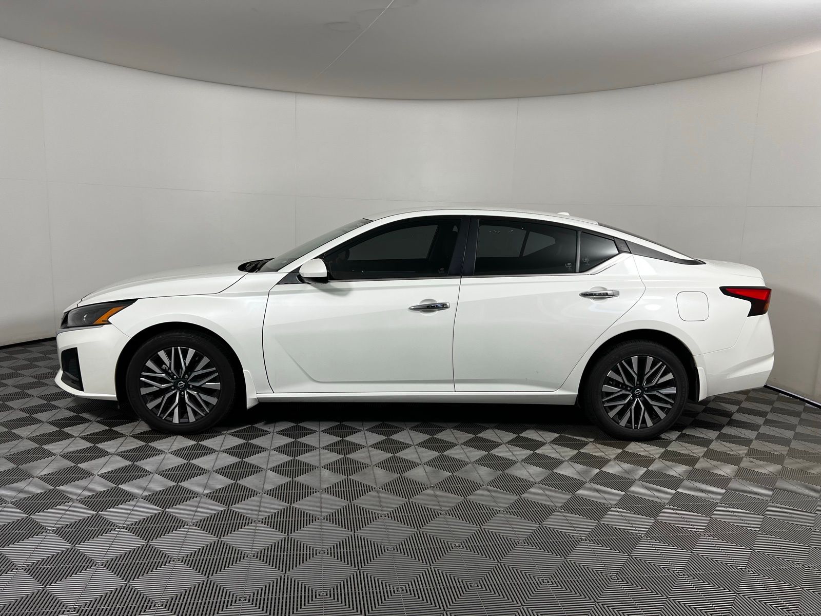 2023 Nissan Altima SV 8