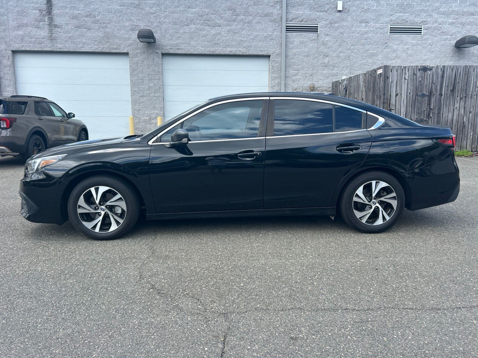 Used 2022 Crystal Black Silica Subaru Base image 5