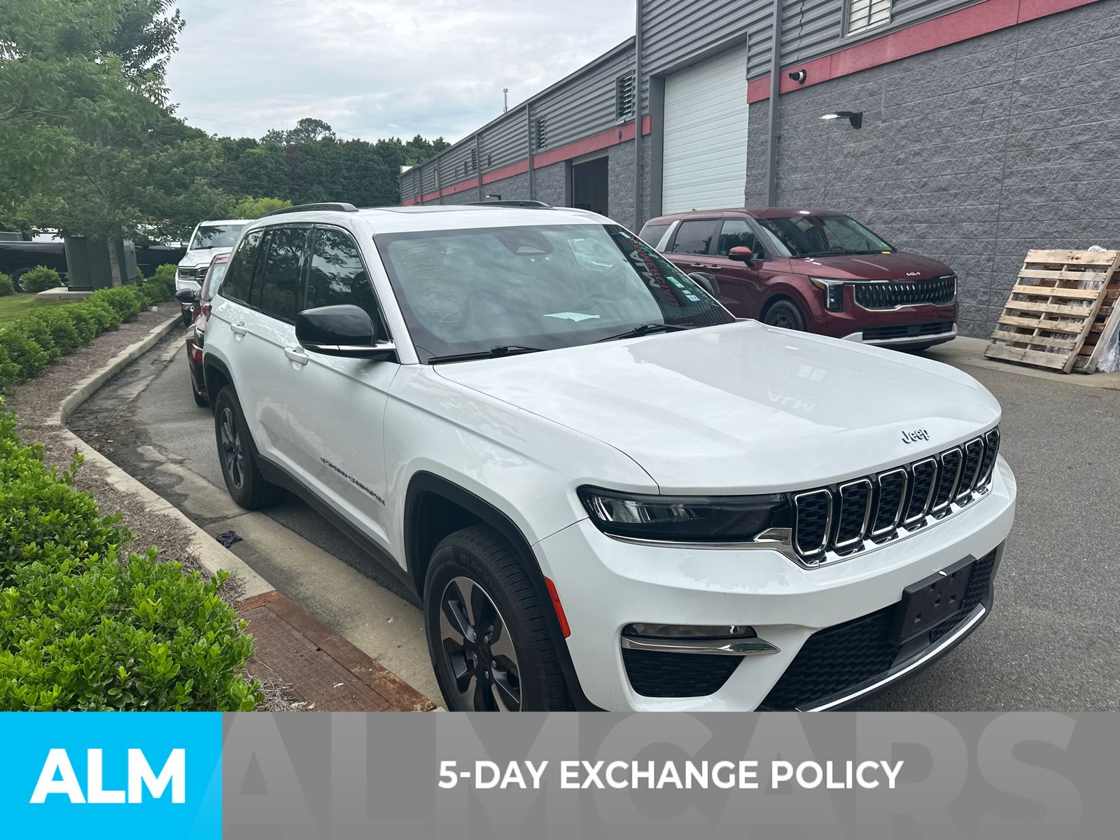 Used 2024 White Jeep 4xe image 4