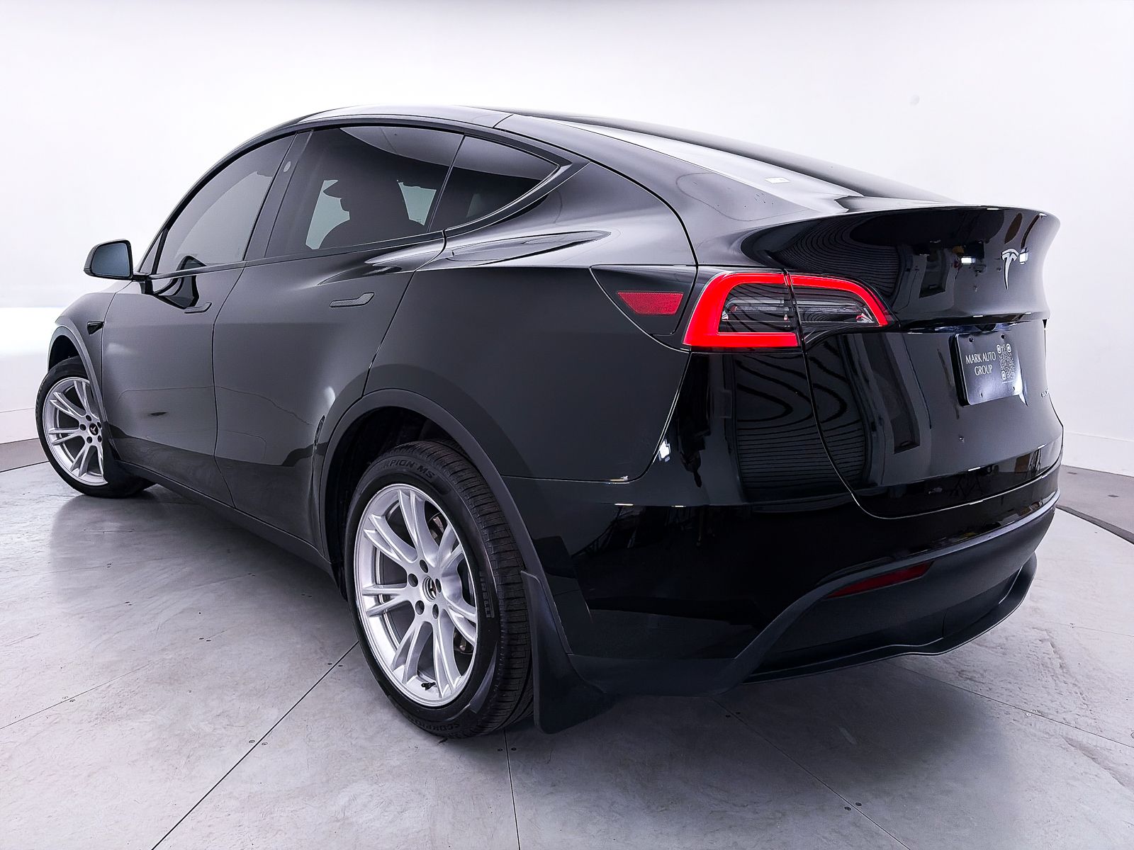 Used 2024 Tesla Model Y Long Range with VIN 7SAYGDEE6RA237682 for sale in Scottsdale, AZ