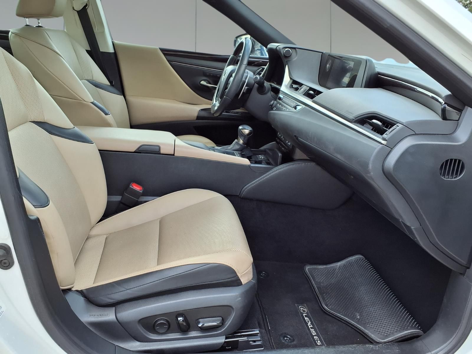 2019 Lexus ES 350 White at Emmons Autoplex