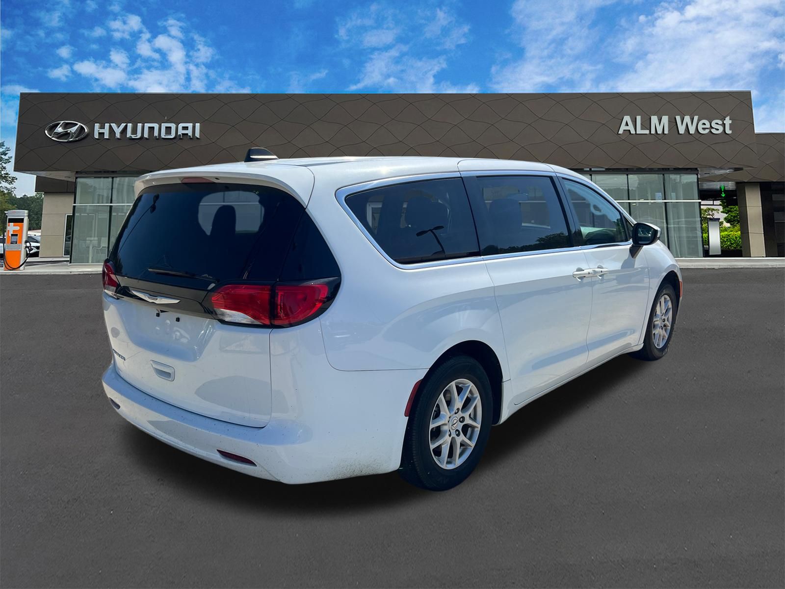 Used 2022 White Chrysler LX image 5