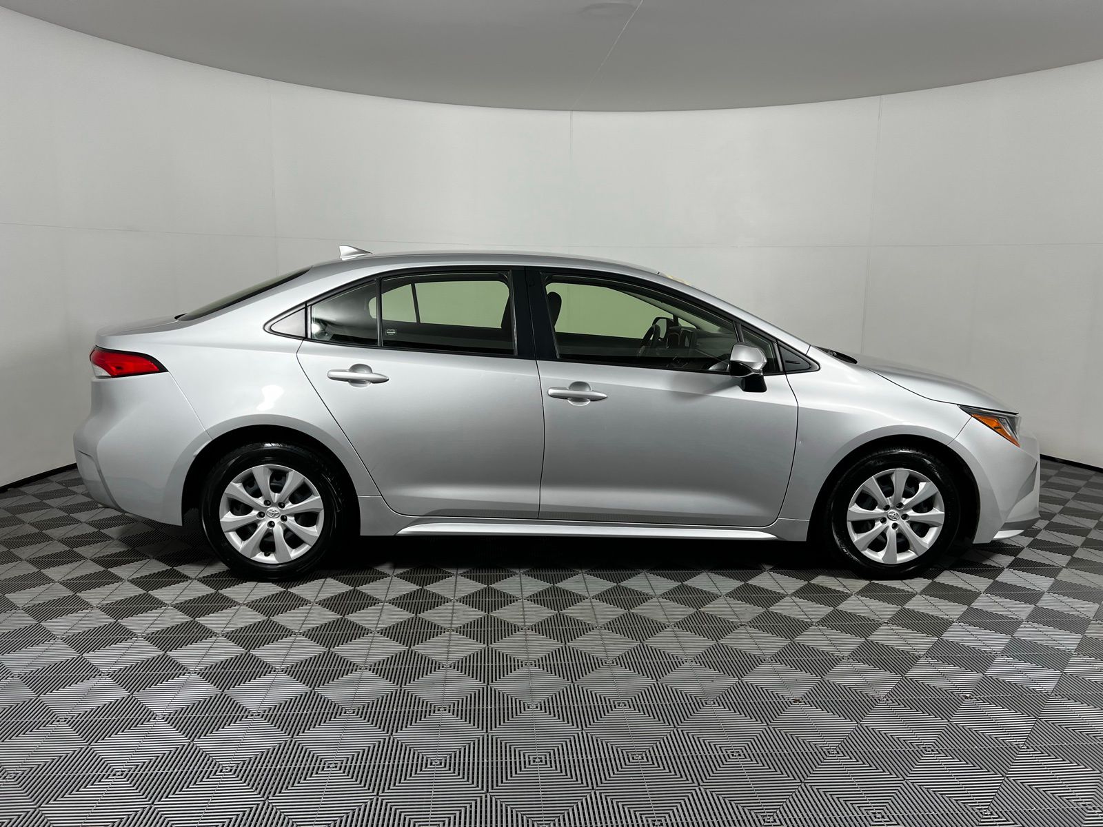 Thumbnail: 2023 Toyota Corolla - 4