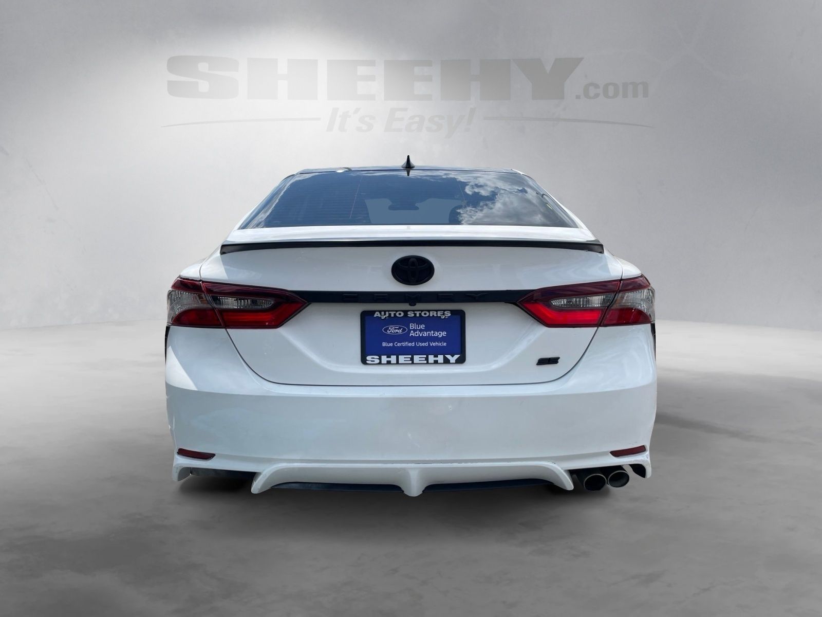 Used 2021 Super White Toyota SE image 4