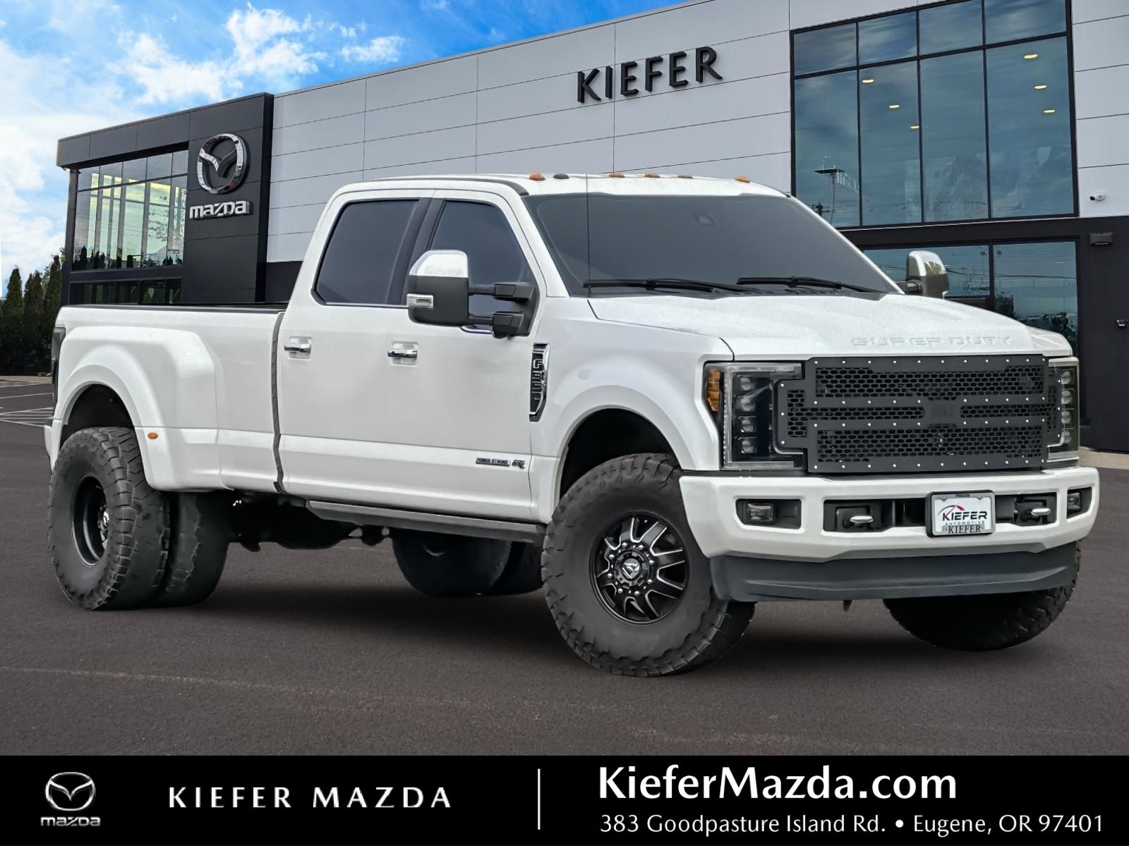 White Platinum Metallic Tri-Coat 2017 Ford F-350 Super Duty Platinum Crew Cab LB DRW 4WD Pickup Truck Four-Wheel Drive 6-Speed Automatic