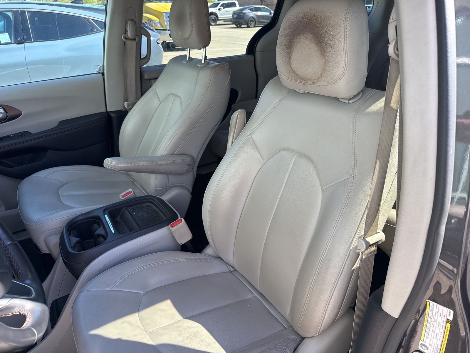 Used 2017 Gray Chrysler Touring L image 9