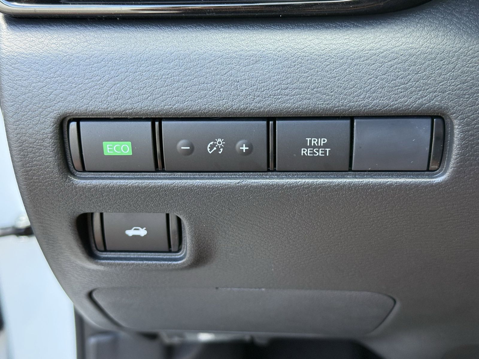2025 Nissan Sentra SV photo 16