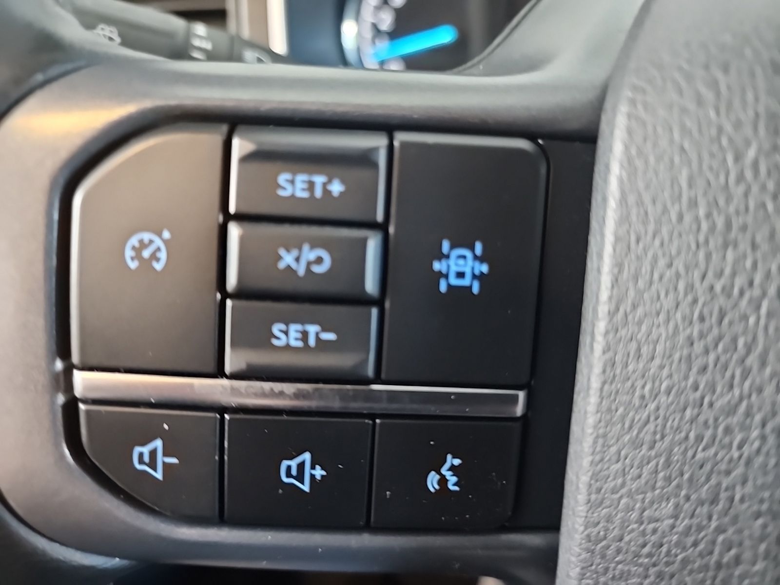 Certified Used 2023 Avalanche Ford XLT image 19
