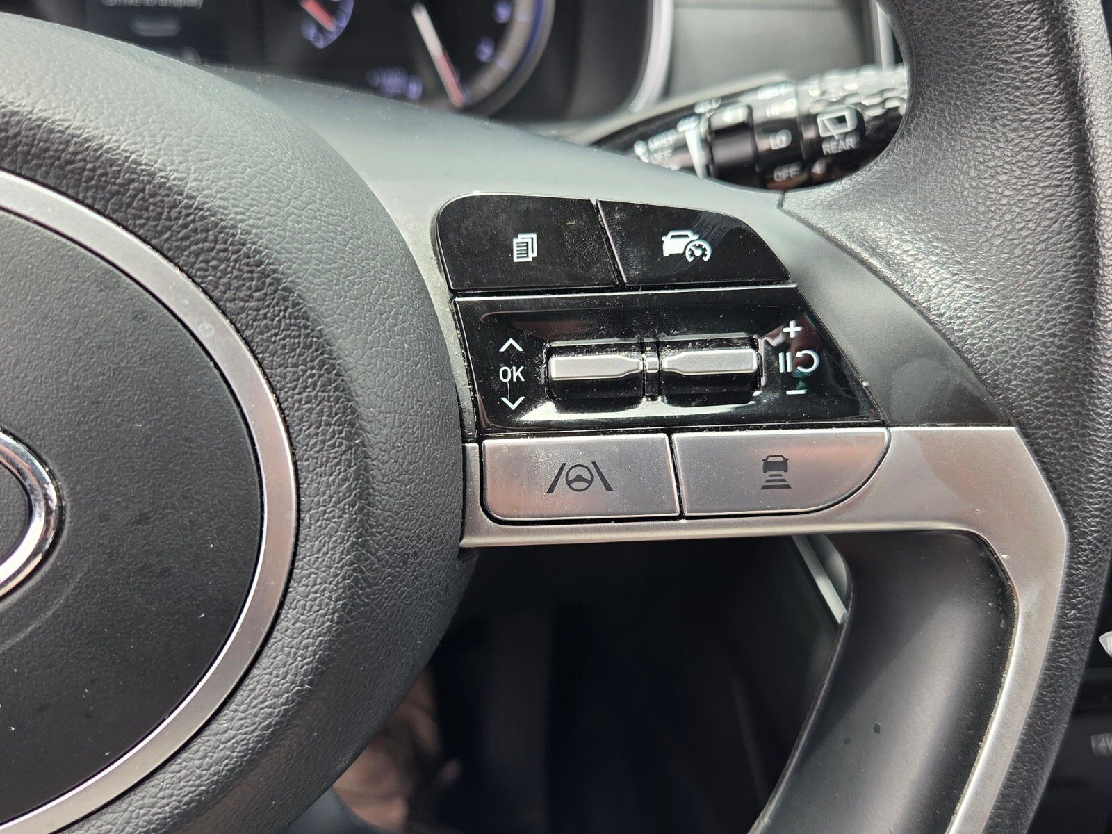 Used 2024 Gray Hyundai SEL image 21