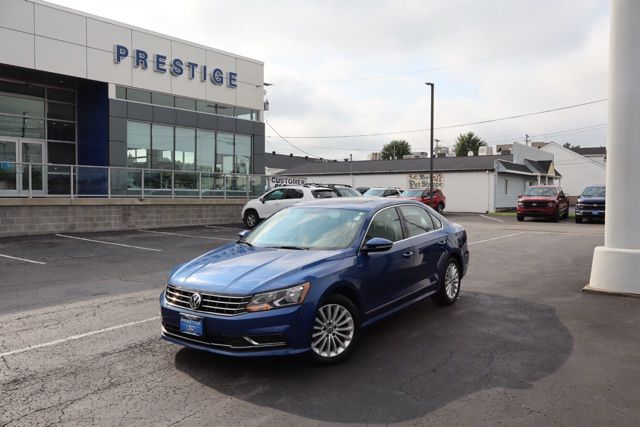 Reef Blue Metallic 2017 Volkswagen Passat Sedan Front-Wheel Drive 6-Speed Automatic